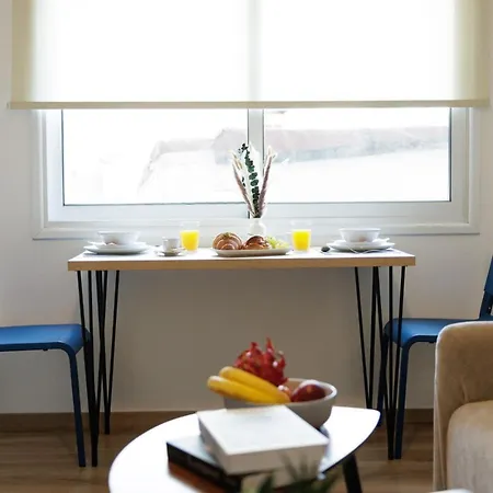 Διαμέρισμα Bright Near The By The Front Desk