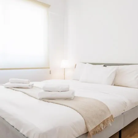 Bright Near The By The Front Desk Apartamento *